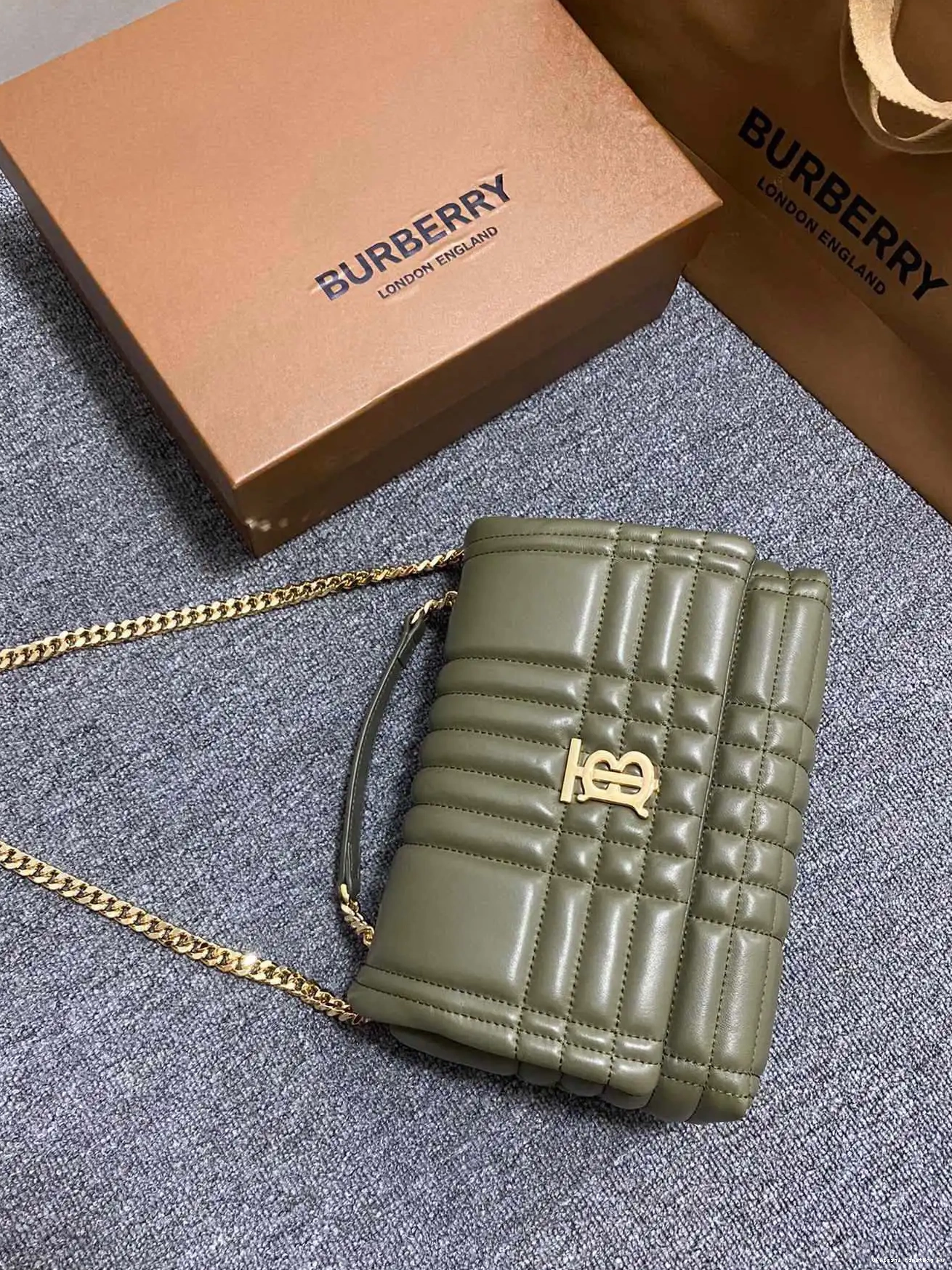 Official First Bag Ru BURBERRY Lola Small Camera Bag 0502